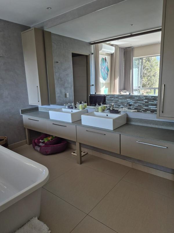 6 Bedroom Property for Sale in The Islands Estates North West